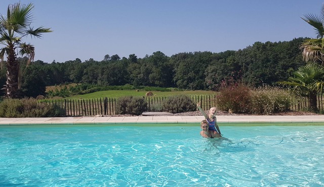 Maison De Charme heated swimming pool : "Chez Paulette " Calm, Space, pétanque.