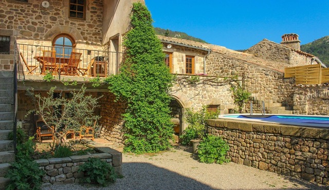 Maison de Caractère Avec Piscine Privée