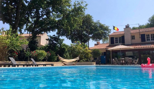 Maison charmante avec piscine privée à Saint-Georges-de-PointindouxC