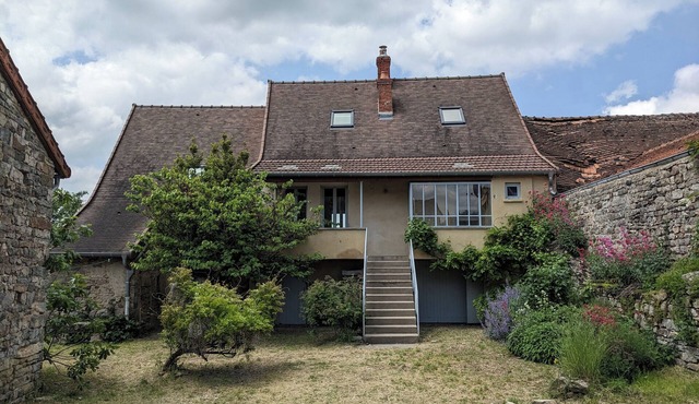 "Maison des Vignes" - Character House for 8 in quiet village