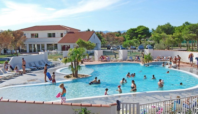 Maison à étage | Salle de Fitness, Piscine + Spa