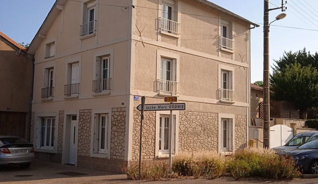 Maison à Étages Avec Jardin