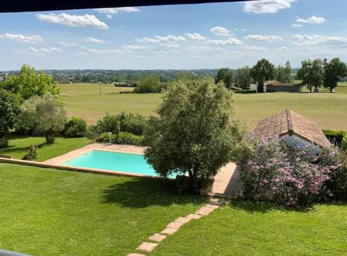 Maison à 6 km de Eymet piscine chauffée.