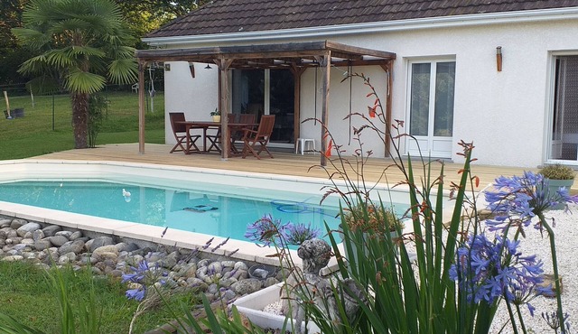 Maison à la Campagne Avec Piscine à Proximité de Nay