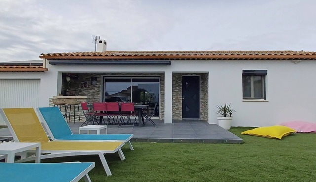 Maison à 2 Minutes des Plages. Piscine/terrain de Pétanque/vélos à Disposition