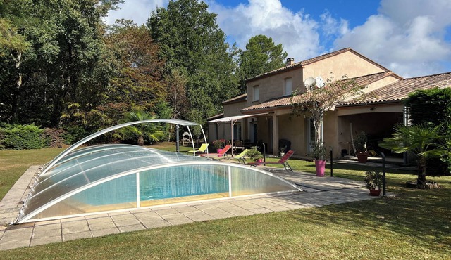 Maison à la Campagne Proche de Brantôme et Périgueux Avec Piscine Couverte