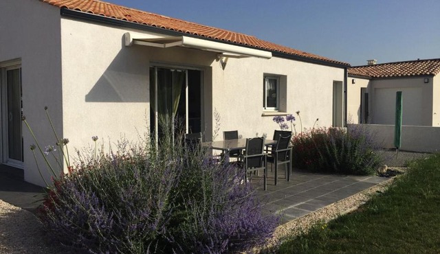 Maison à Longeville-sur-Mer : Plage, Surf et Détente - FR-1-336-109