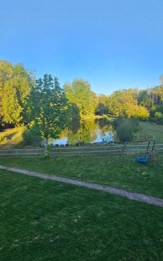 Maison 12 personnes terrain et etang privée