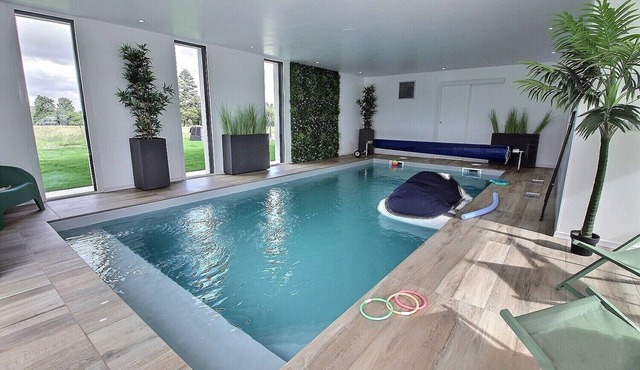 Maison 10 Couchages Avec sa Piscine Intérieure en Campagne