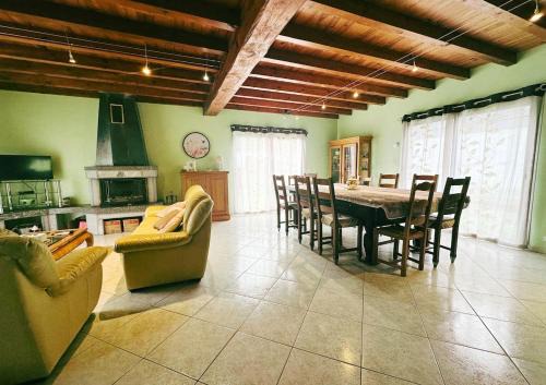 Maison 10 personnes en Vallée d'Ossau, 2 WC, 2 salles de bain