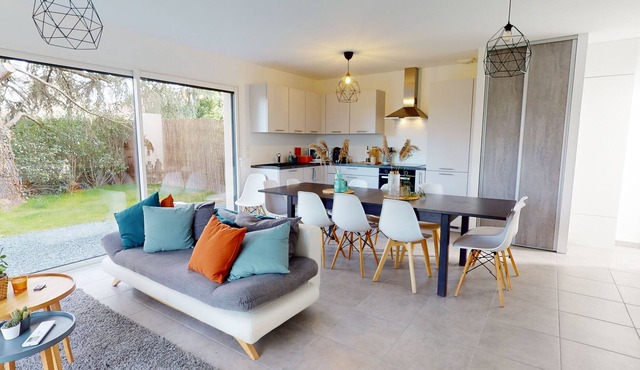 Maison 12 Personnes à 20mn Lyon / 25mn Eurexpo