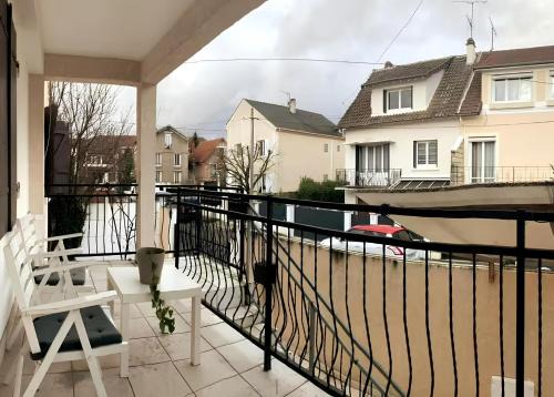 Maison - 1er étage complet tout équipé - 2 grandes chambres