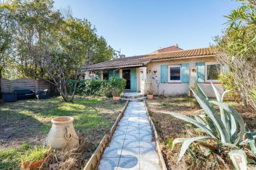 Maison 2 chambres avec jardin et parking privé à Vitrolles