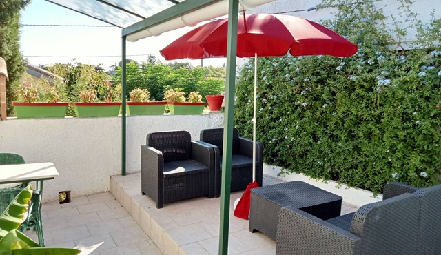 Maison 2 Personnes Avec Garage Terrasse 5 Minutes Tour Magne/proche Centre Ville