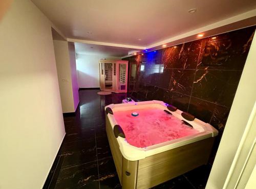 Maison 3 étage 135 m2 jacuzzi sauna 10 personnes