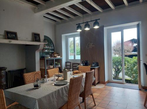 Maison 4 étoiles, centre Monein, 4 chambres, extérieur , jusqu'à 8 pers