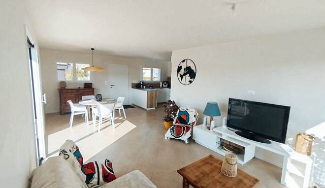 Maison 4 à 6 Personnes Entre Terre et Mer. A10 Minutes des Plages du Rocher