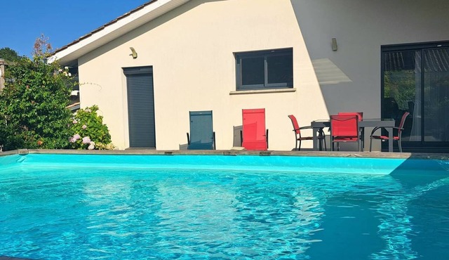 Maison 4 Pièces Avec Piscine à Lit et Mixe