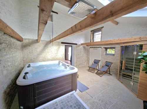 Maison 5 étoiles climatisée, spa et pétanque pour 6 pers