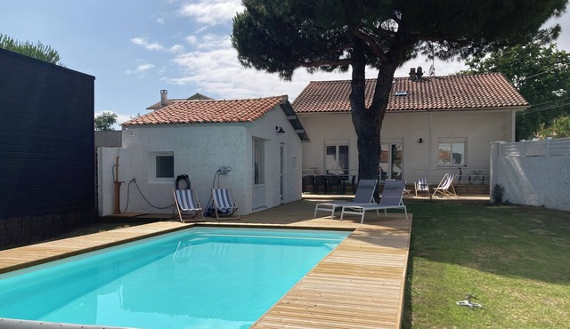 Maison 7 Chambres Avec Piscine , à 900m de la Plage !