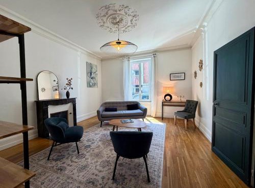Maison 8 personnes et salle de cinéma privée