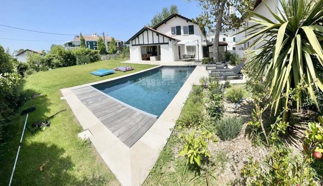 Maison a Deux pas de Biarritz, Piscine Chauffée, Boulodrome