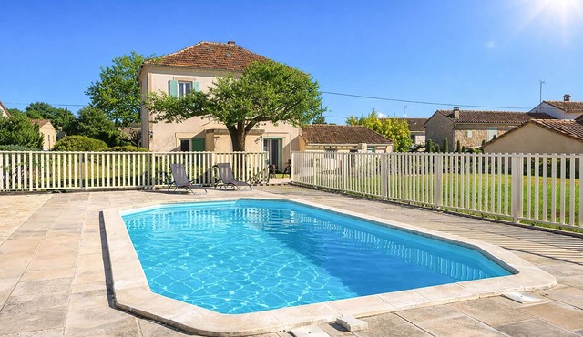 Maison av. piscine proche Uzès