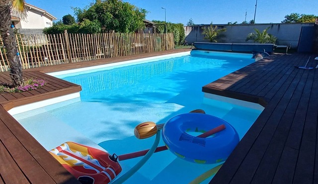 Maison Avec Piscine Entre Bordeaux et Lacanau