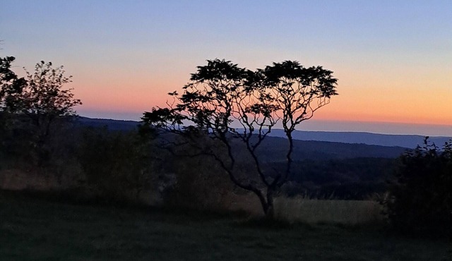 Maison A LA Campagne Avec VUE Imprenable.proche Cascades & Lacs.ideal EN Famille
