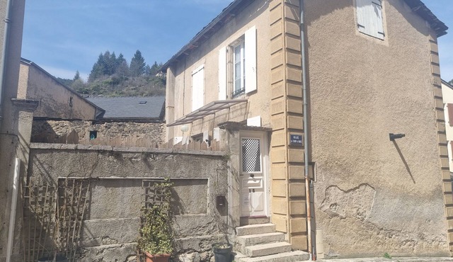 Maison a Louer Calme en Plein Centre du Village Avec Toutes les Commodités