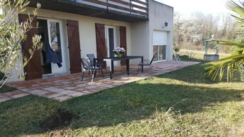 Maison accueillante à Les Martres-de-Veyre avec jardin