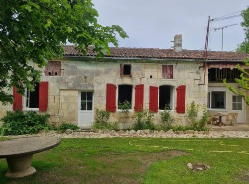 Maison accueillante à Villars-en-Pons avec jardin