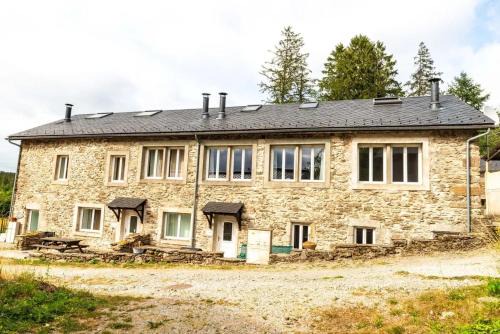 Maison accueillante à Le Soulié avec jardin
