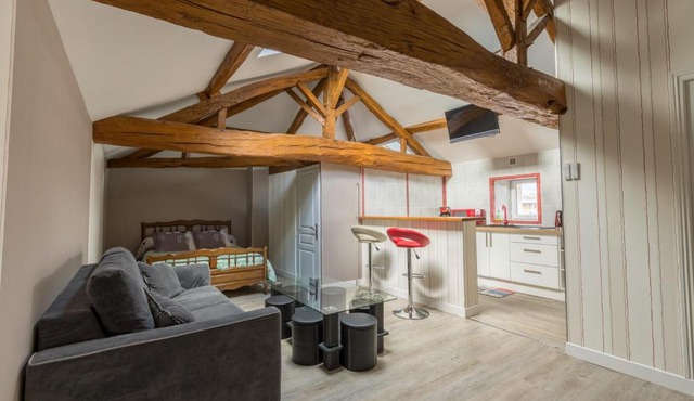 Maison accueillante à Mouterre-Silly avec jardin et cheminée