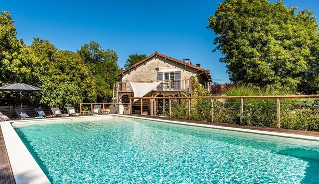 Maison Aimee - Four Bedroom Villa, Sleeps 8