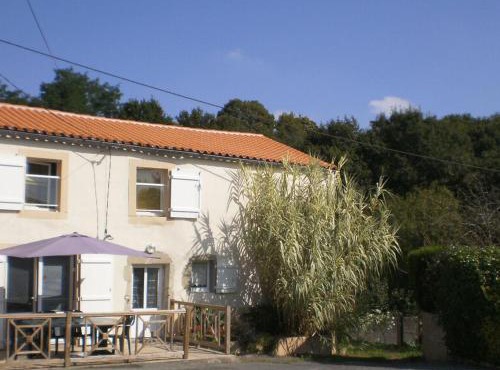 Maison ancienne rénovée avec terrasses, jusqu'à 6 personnes, La Gaubretière - FR-1-426-154