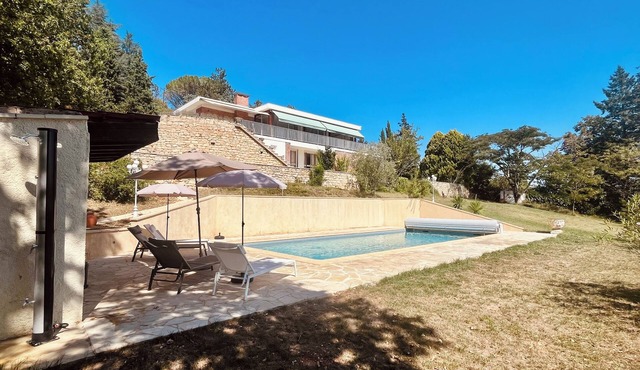 Maison Architecte Située sur les Hauteurs D'un Charmant Village Médiéval du LOT