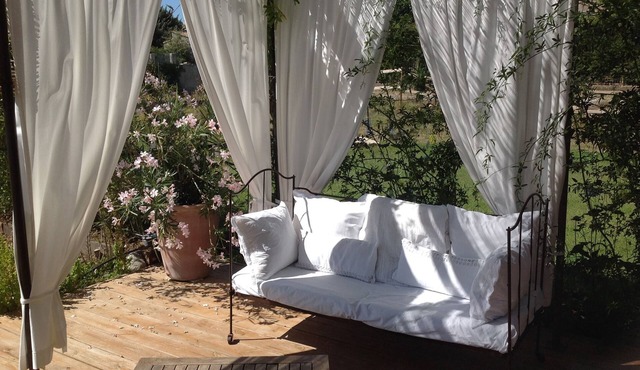 Maison Atelier Swimming pool & private Pure Countryside spa in the heart of an old orchard.