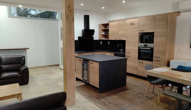 Maison Atypique Montée sur un Rocher