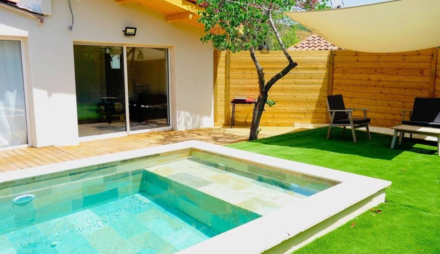 Maison au calme avec piscine privée.