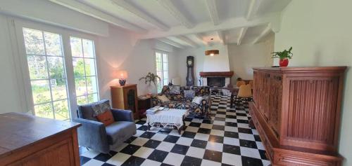 Maison au calme avec jardin près du Château, forêt et plage