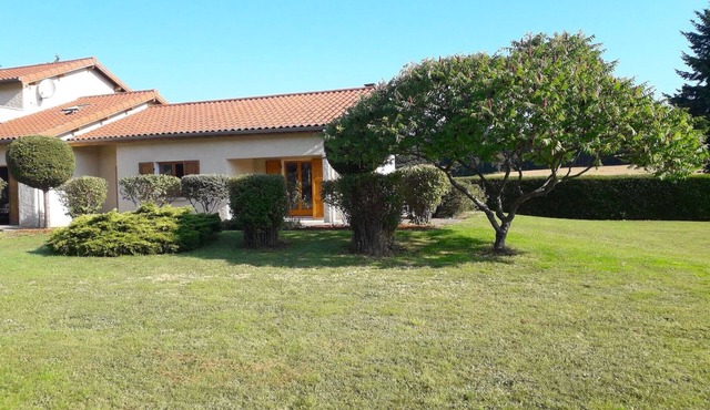 Maison au Calme Dans une Campagne Dynamique, Sport et Nature