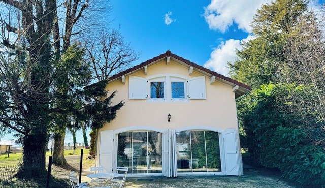 Maison au Calme Dans un Parc Privé Avec Tennis