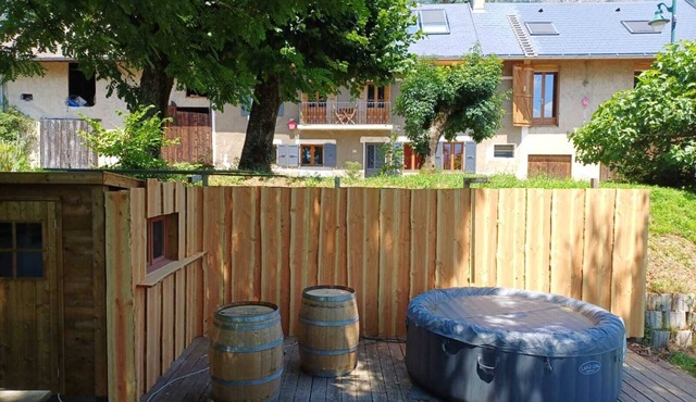 Maison au Carrefour de Trois Massifs Montagneux Somptueux !