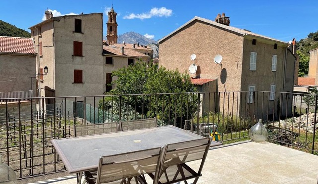 Maison au centre d'un village typique