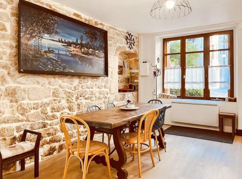 Maison au coeur de MARCOLES, 2ch, 4pers, jardin