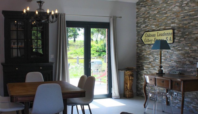 Maison au cœur du vignoble - cottage in the Médoc between vineyards and estuary.