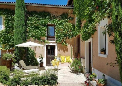 Maison Authentique 6 pers Terrasse Parking, WiFi Accès Péage facile 10 min VIENNE