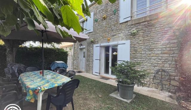 Maison Authentique avec Cour Privée, Wifi et Proximité Activités – Thiré, Vendée - FR-1-426-396
