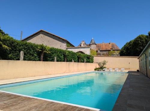 Maison authentique avec piscine et jardin privé à Abzac - FR-1-653-278